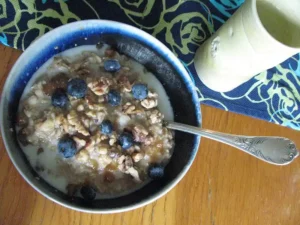 oatmeal with blueberries and almonds
